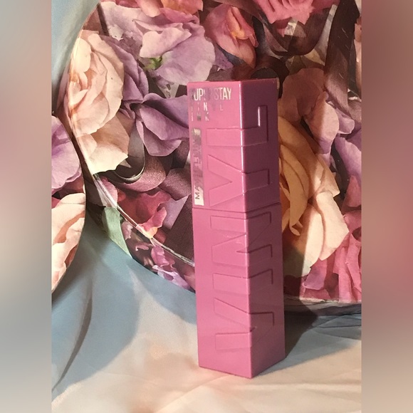 VINYL - COY MAYBELLINE New York lip color - Picture 1 of 4